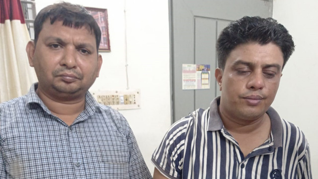 ভুয়া পরিচয়ে চাঁদাবাজি: নোয়াখালীতে ২ যুবককে গণপিটুনি