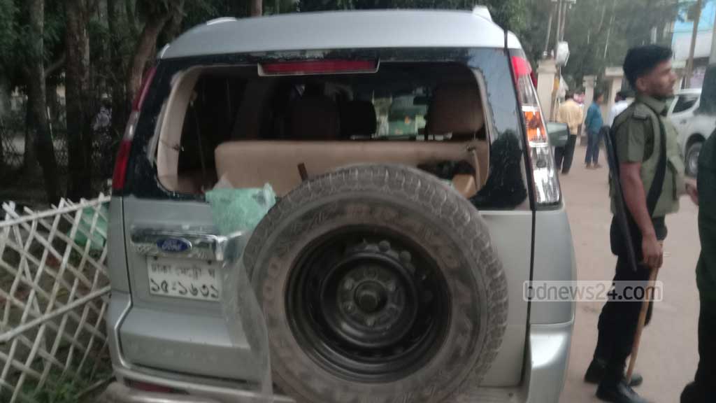 ফেনীতে মৎস্য কর্মকর্তাদের ওপর হামলা, গাড়ি ভাঙচুর