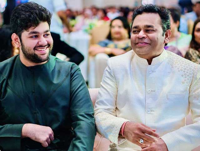 ছেলে আমিন রহমানকে সঙ্গে নিয়ে অনুষ্ঠানে আলো ছড়ান অস্কারজয়ী সুরকার এ আর রহমান। 