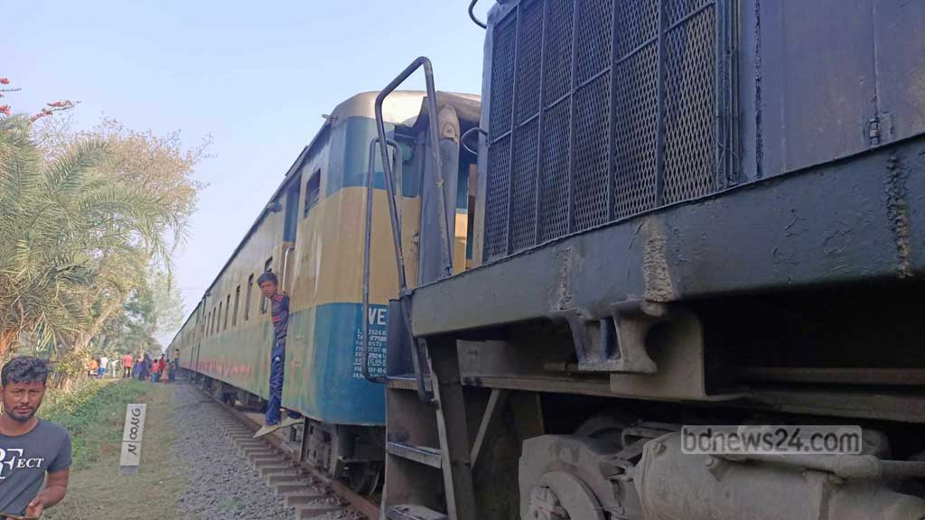 সাড়ে চার ঘণ্টা পর উত্তরের পথে ট্রেন চলাচল শুরু