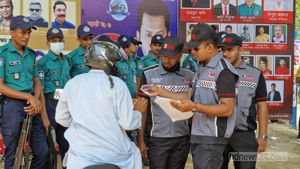 শিল্পী সমিতির নির্বাচন: এফডিসিতে নিরাপত্তার কড়াকড়িতে ক্ষোভ