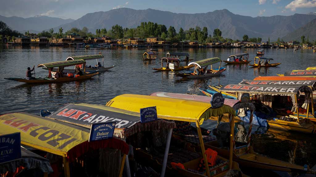 Pakistan minister urges international probe of Kashmir attack