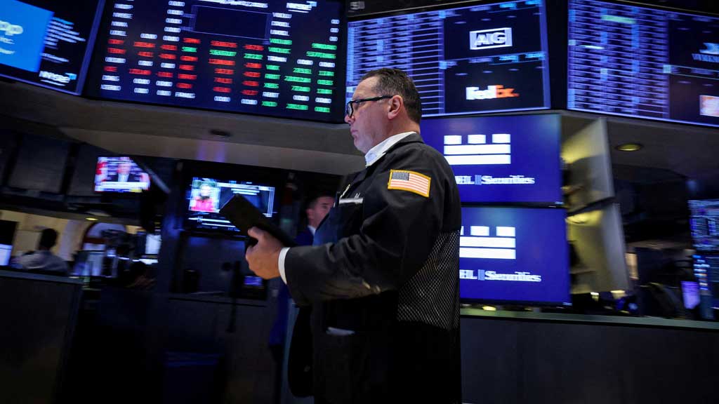 US stock futures tumble