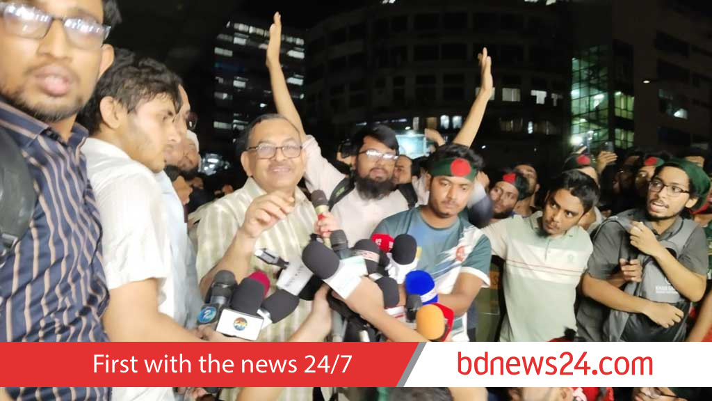 Engineering students withdraw protest at Shahbagh after DMP chief apologises for police action