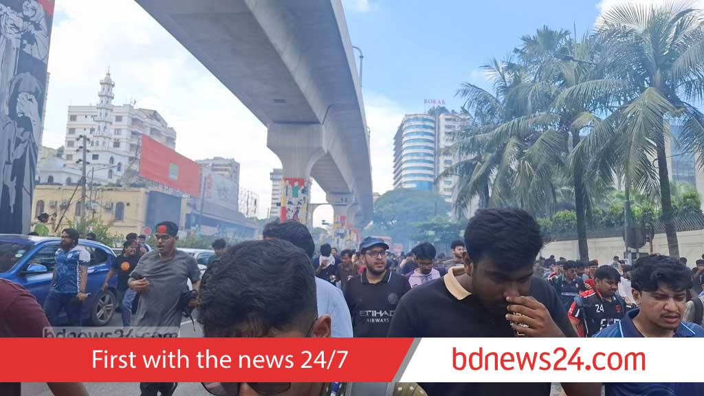 Engineering students marching towards CA's residence clash with police