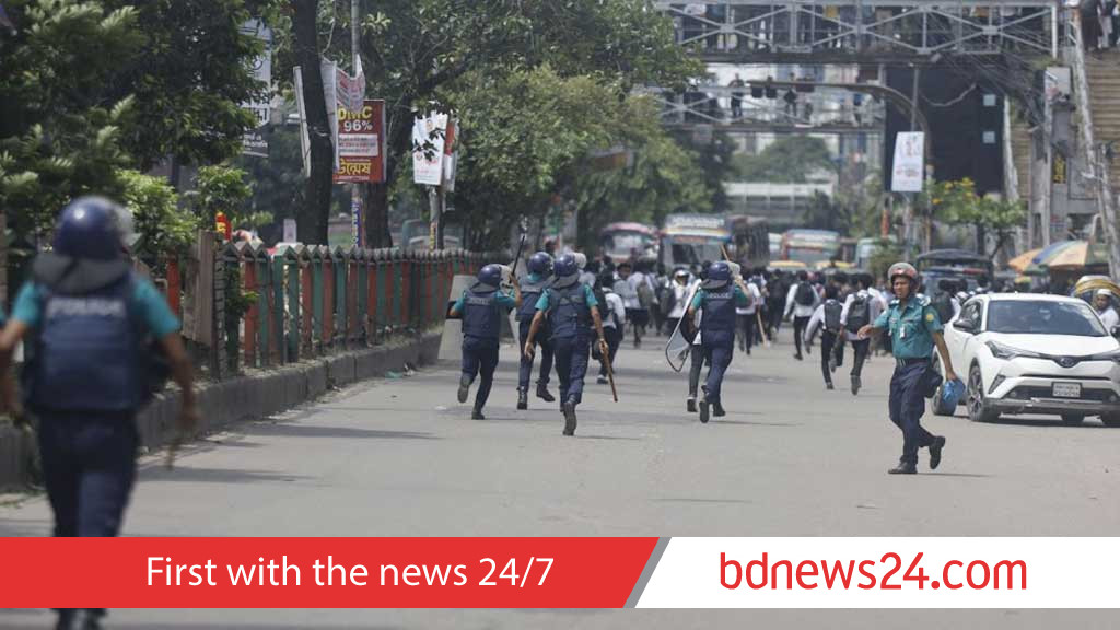Dhaka, City College students' clash sparked by 'ID card' row