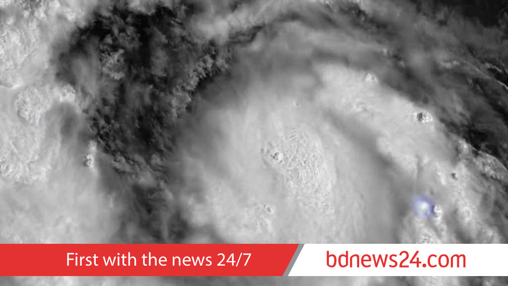 Erin strengthens to a Category 5 hurricane: NHC