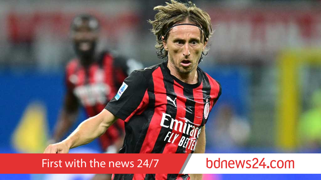 Milan aim to turn page at Lecce following shock defeat