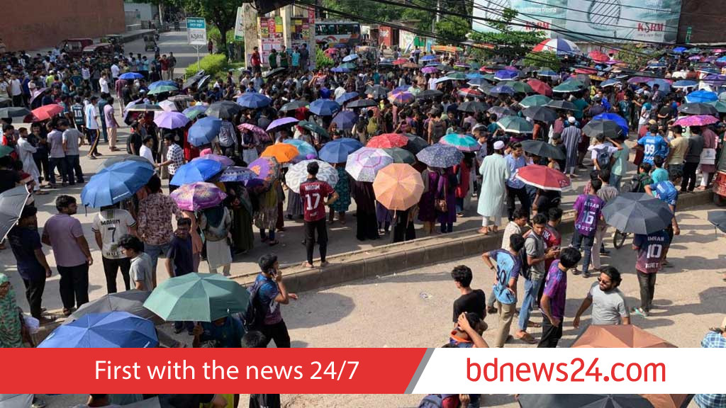 RUET students blockade Dhaka–Rajshahi Highway over attack on BUET peers
