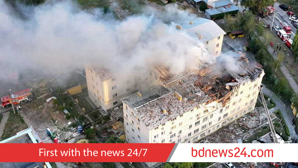 Russian attacks on Ukraine kill 10