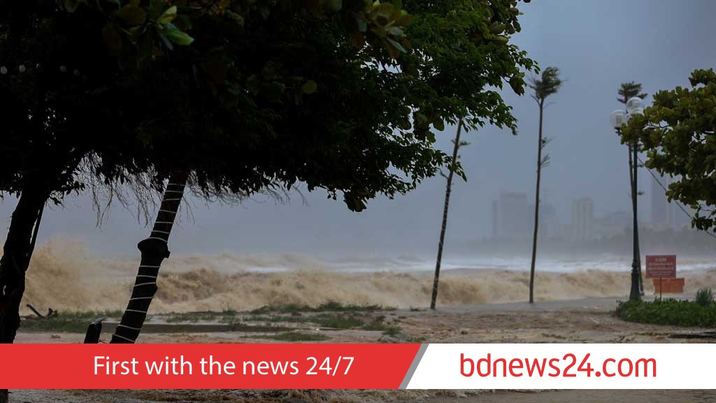 Typhoon Kajiki batters Vietnam