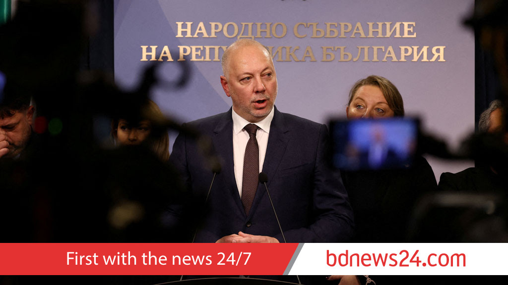 Bulgaria faces turmoil after protests topple government