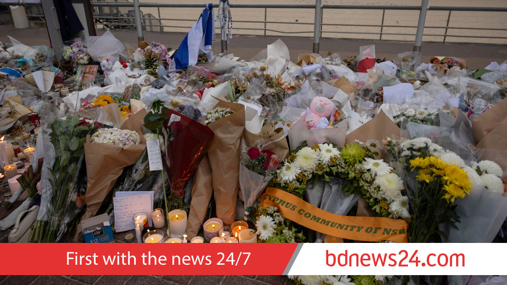 Australia PM booed as Bondi Beach victims honoured