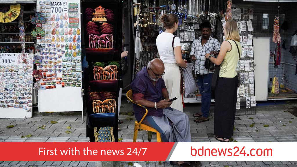 Cyclone dents Sri Lanka's peak tourism season