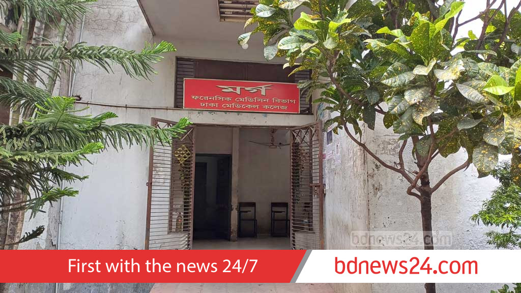 2 university students die in Dhaka road crash