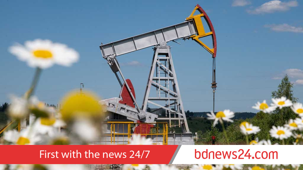 Oil steadies, Ukraine peace talks in spotlight