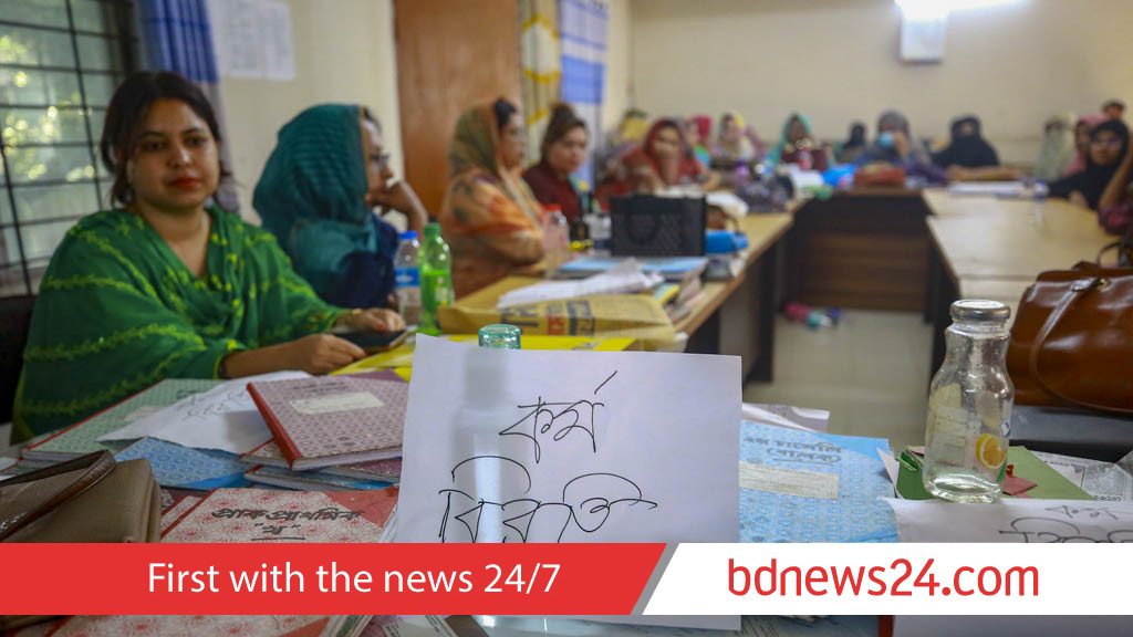 Teachers threaten school ‘lockouts’ amid strike