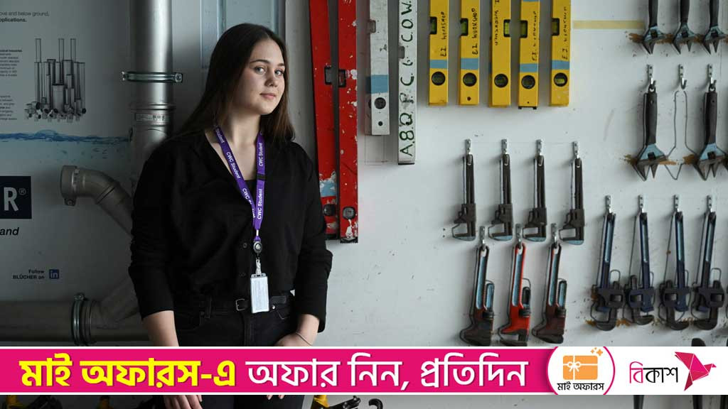 AI job loss: British young workers shift towards skilled trades