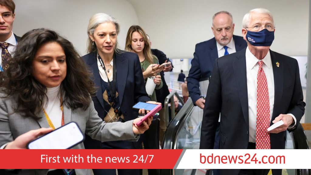 US lawmakers to force war powers vote if Trump attacks Venezuela