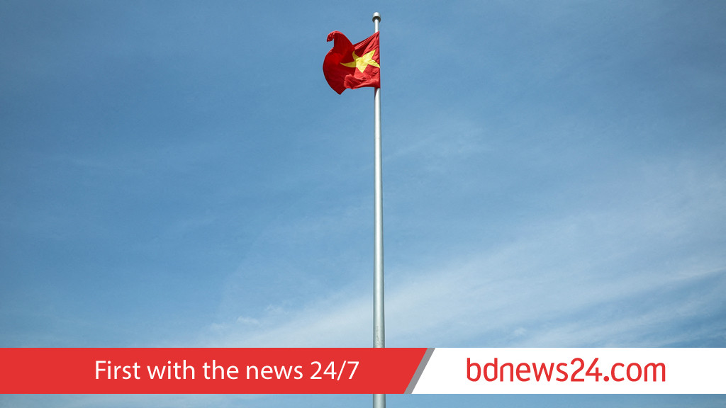 7 killed in Vietnam after bus overturns