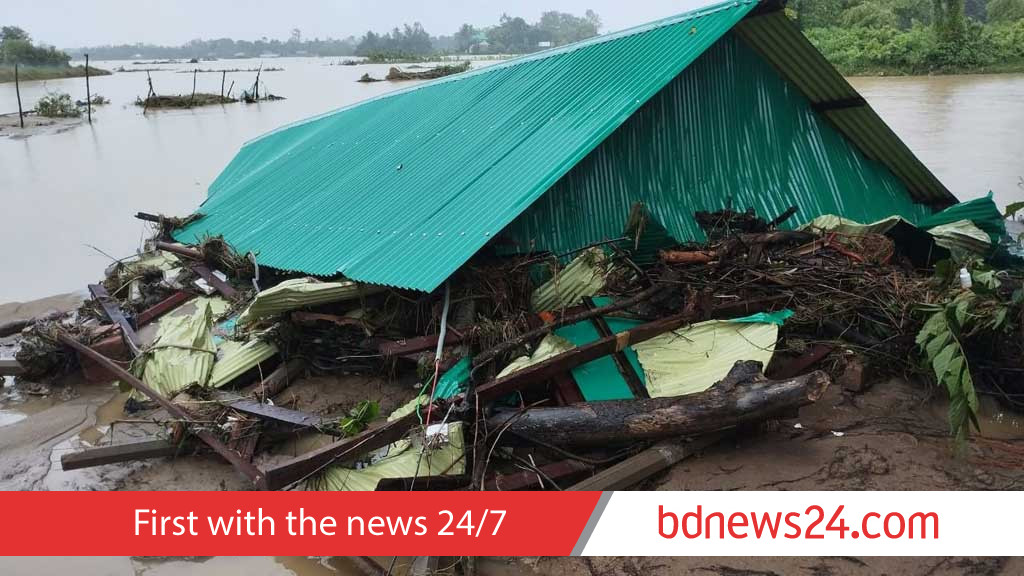 Flood damage all around Feni, but people have begun leaving shelters
