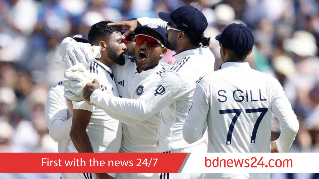 ICC slaps fine on India's Siraj for fiery Duckett send-off