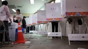 S Koreans turn out in record numbers for early voting