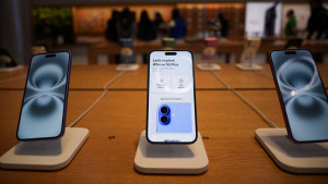 Trump threatens new tariffs on EU and Apple