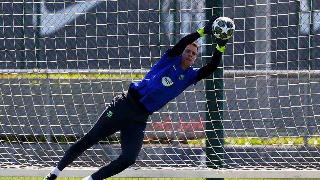 Flick confirms Szczesny in Barca net for Champions League and 'El