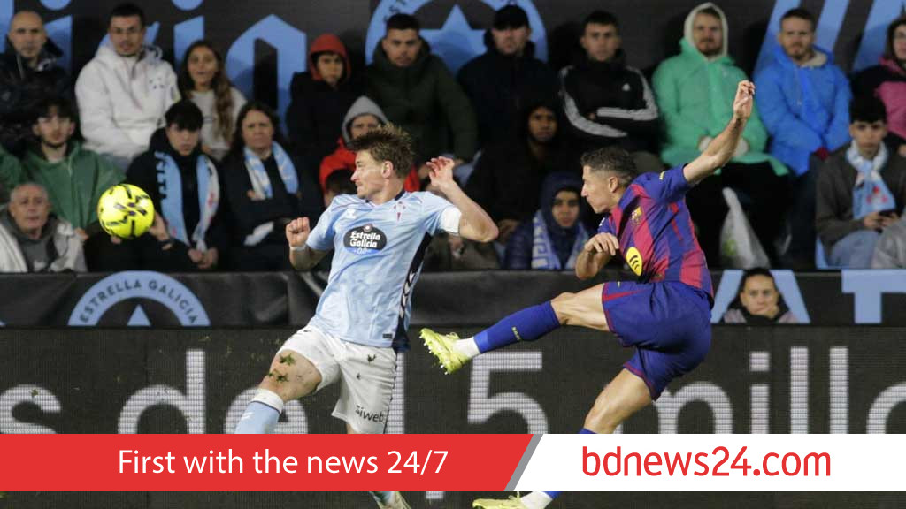 Lewandowski hat-trick steers Barcelona to 4-2 win at Celta Vigo