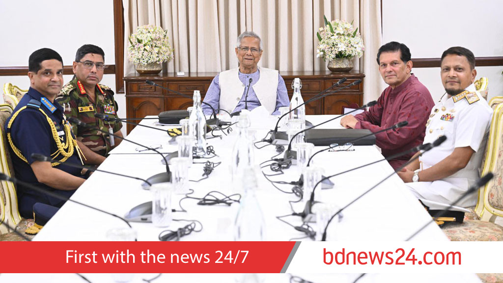 Yunus meets chiefs of Army, Navy, Air Force to discuss election security