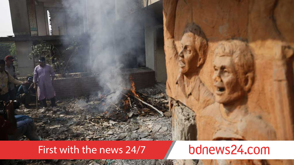 Awami League central office in Gulistan vandalised, set on fire