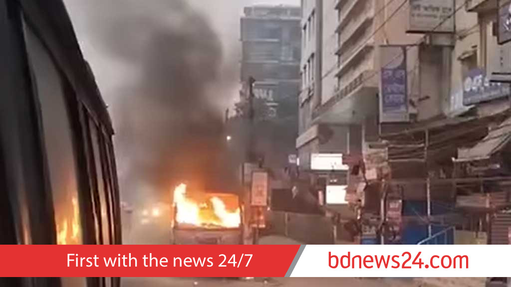 Fires break out on two buses in Dhaka, cause unknown