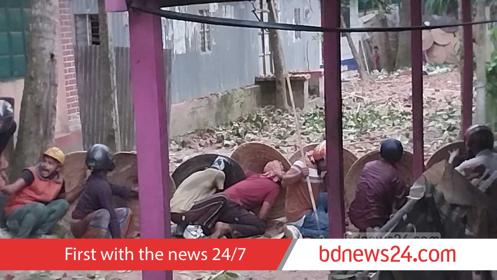 Villagers in Faridpur clash with helmets and shields, 25 injured