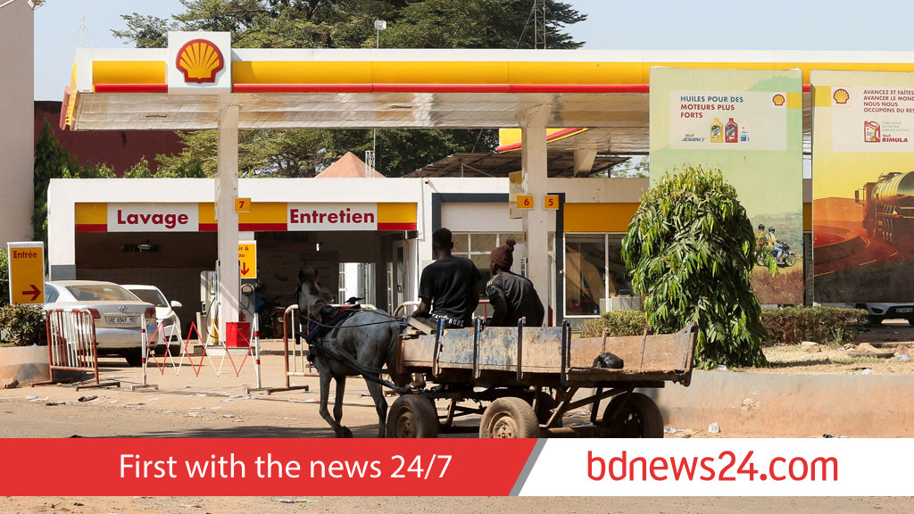 France urges nationals to leave Mali