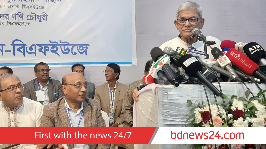 'Stop kowtowing to political parties': Fakhrul to journalists