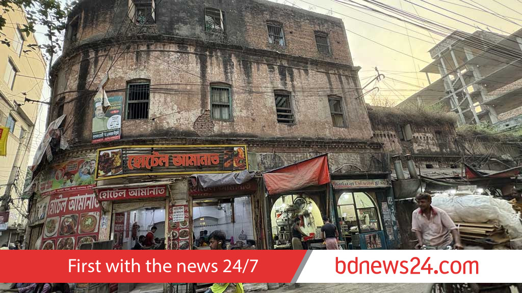 Crumbling buildings: Quakes send Old Dhaka on edge