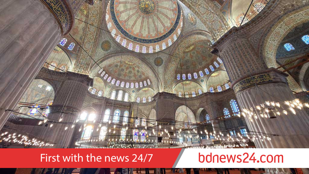 Pope to take peace message to Turkey, Lebanon