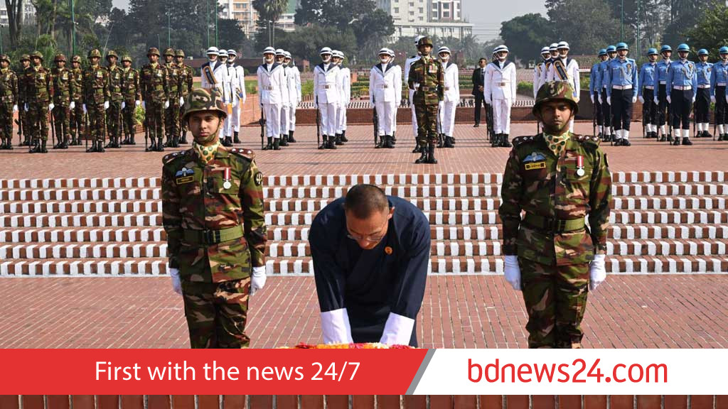 Tobgay pays tribute at National Martyrs' Memorial