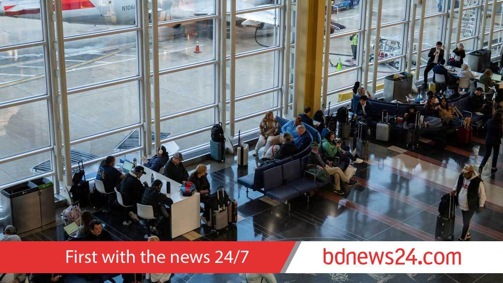 US airlines cancel 1,200 flights Tuesday as government shutdown continues