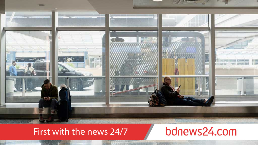 US hit with second day of flight cuts as shutdown drags on