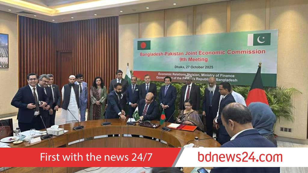 Dhaka, Islamabad push for stronger sea, air links