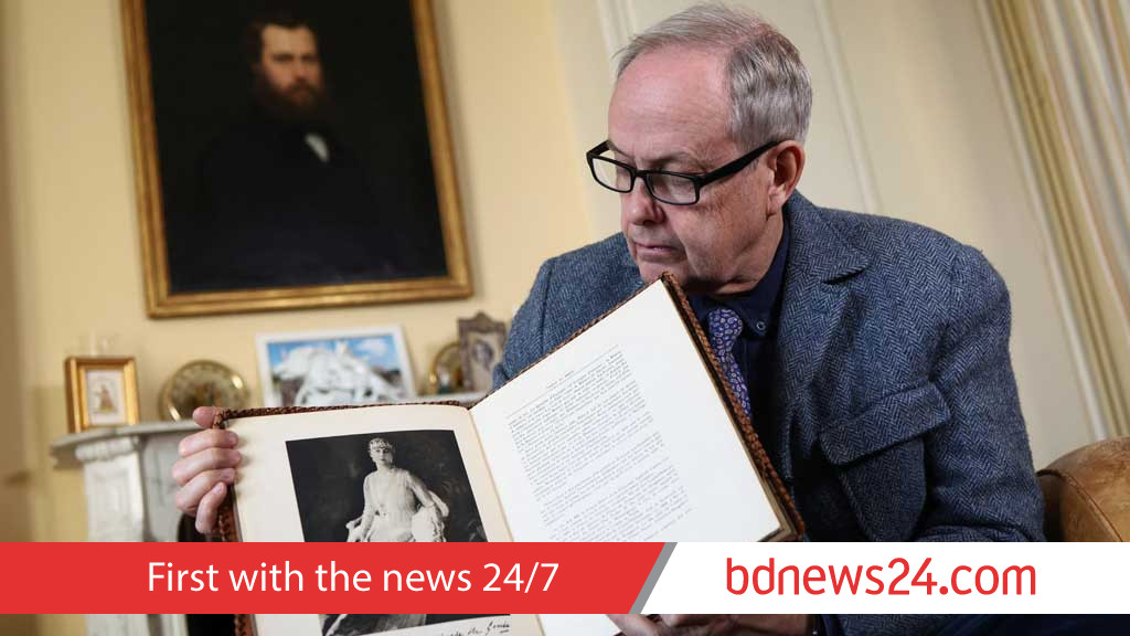 Count of Paris urges Louvre thieves to 'give us back our jewels'