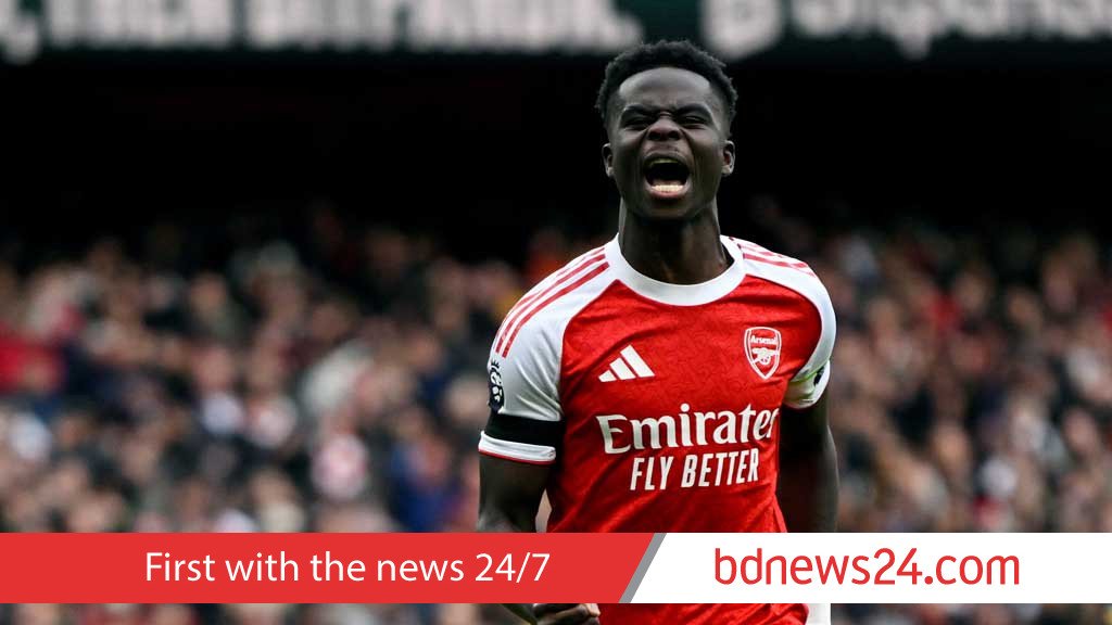 Arsenal go top as Liverpool suffer last-gasp defeat at Chelsea