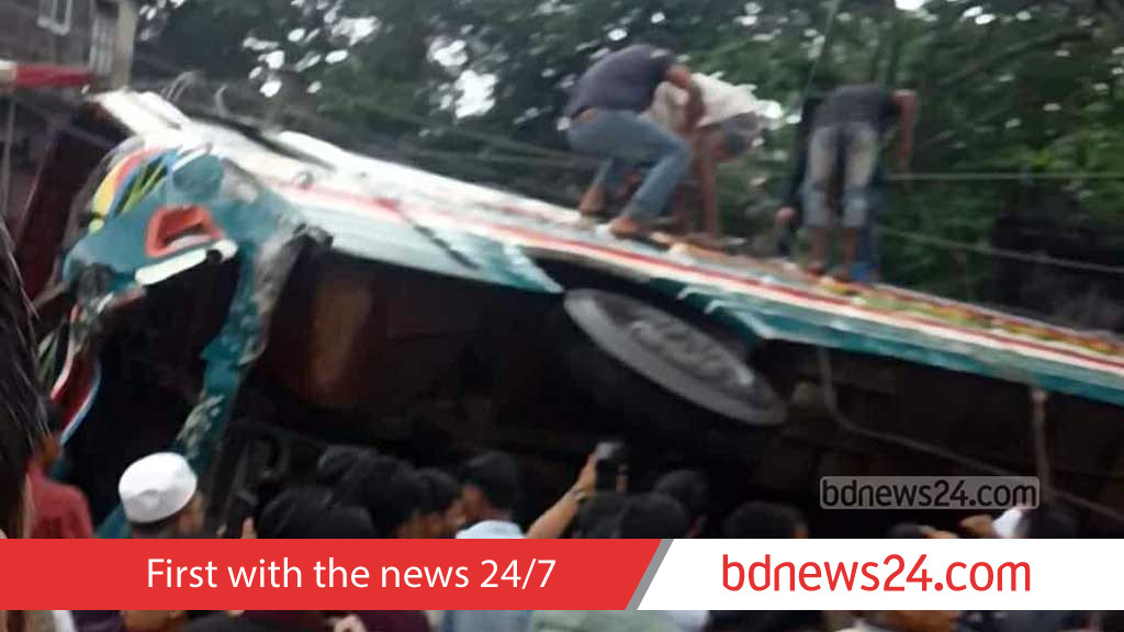 Three die as passenger bus overturns in Feni