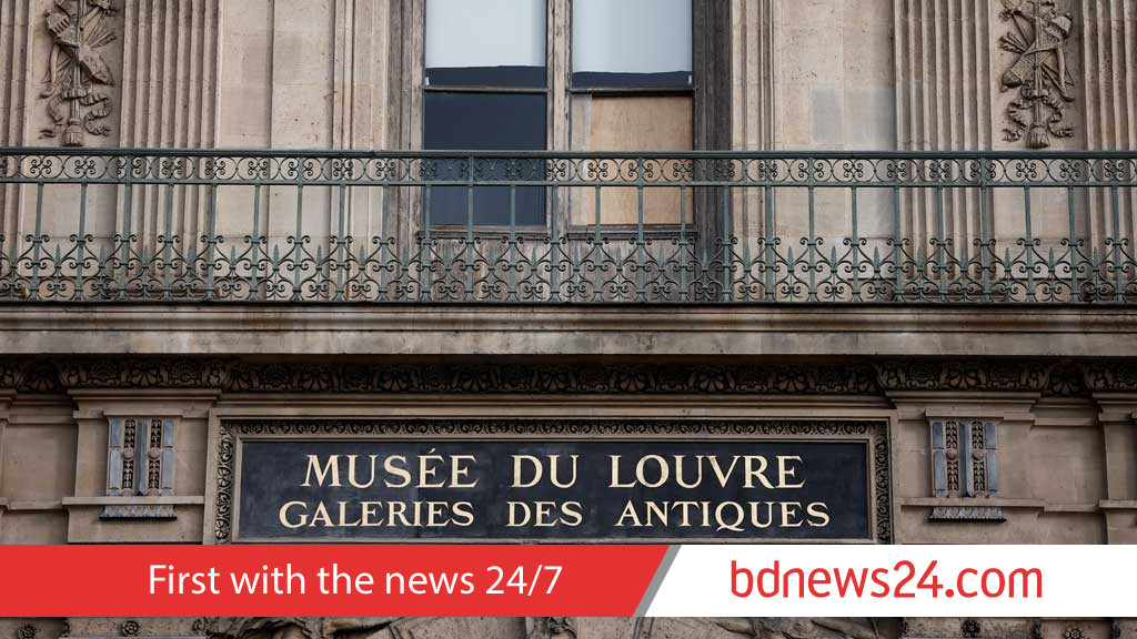 France scrambles to protect museums after Louvre heist