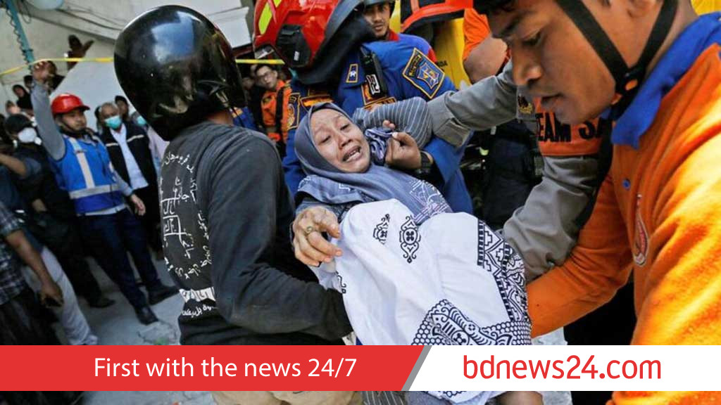 Indonesia earthquake slows efforts to rescue those trapped by school collapse