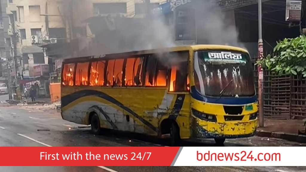 Bus set ablaze in Dhaka's Mirpur