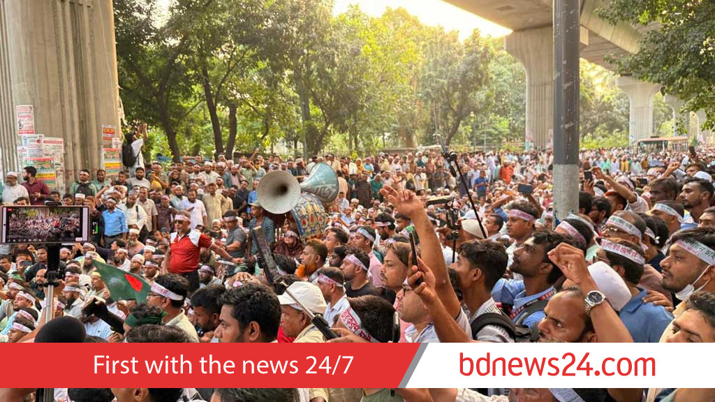 MPO teachers’ ‘March to Secretariat’ halted by police