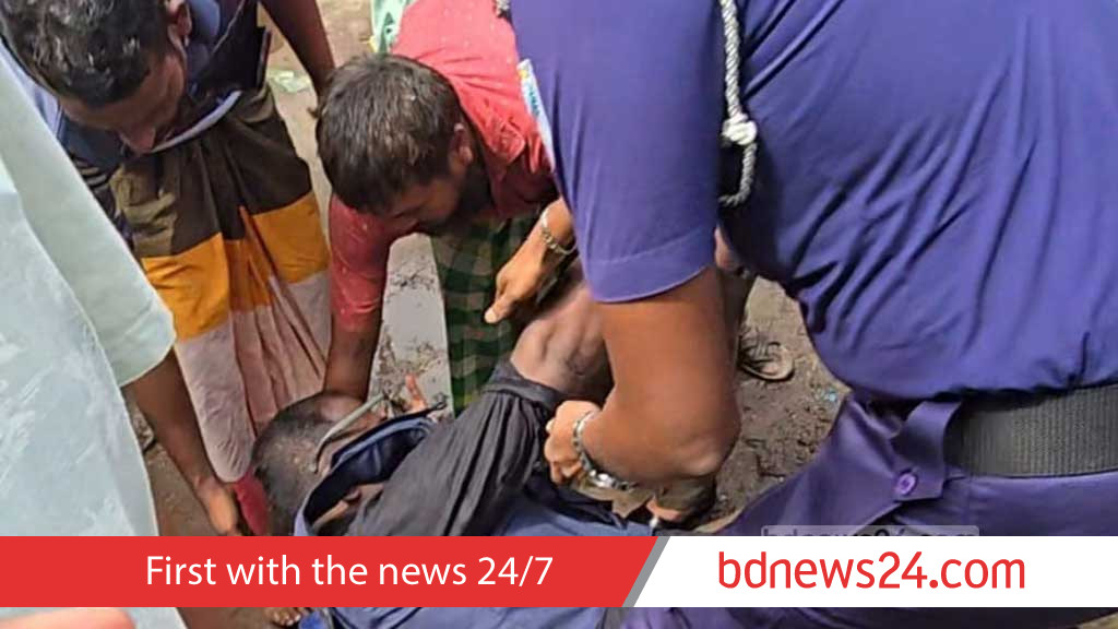 Mob frees two 'extortionists' after assaulting police in Narsingdi